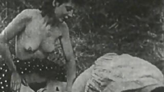 Розпусна і брудна сучка Дженніфер Уайт показує еротика своє тіло