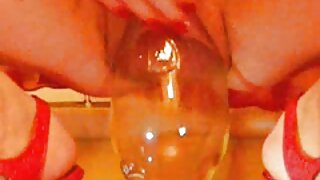 Струнка блондинка в рожевих панчохах смокче член і відео еротика секс скаче на ньому задом наперед
